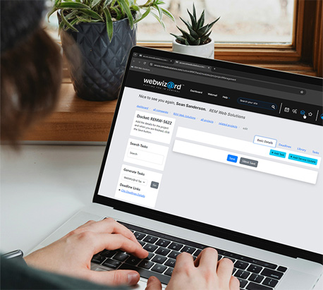 User working on WebWiz@rd content management tool